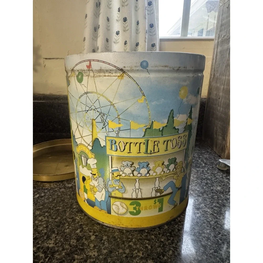 Vintage Tin Can Of Vintage Crayons Crayola Binney& Smith Sargent Retired Colors